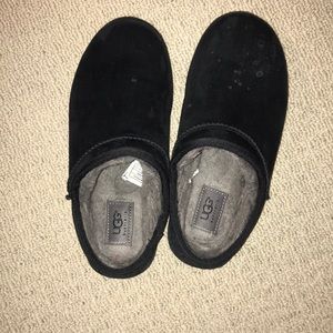 Black ugg slippers